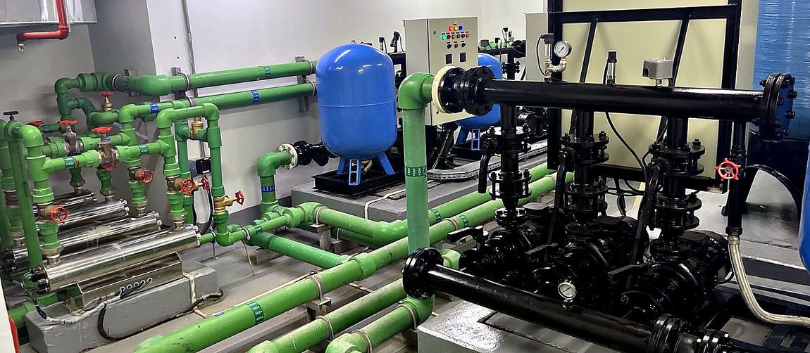 Filtration plant — circulation pumps, media filters and UV
